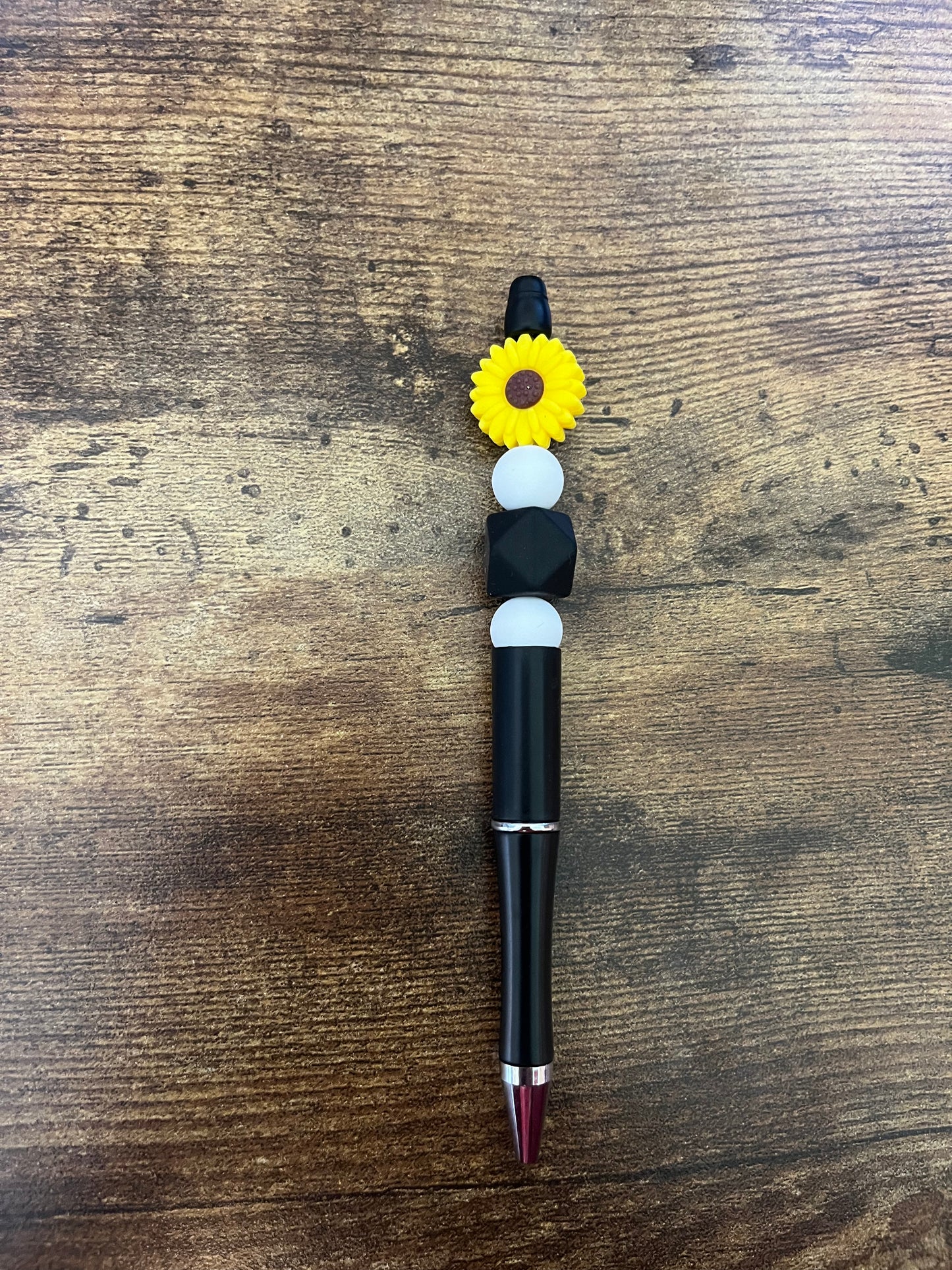 Black and white daisy pen