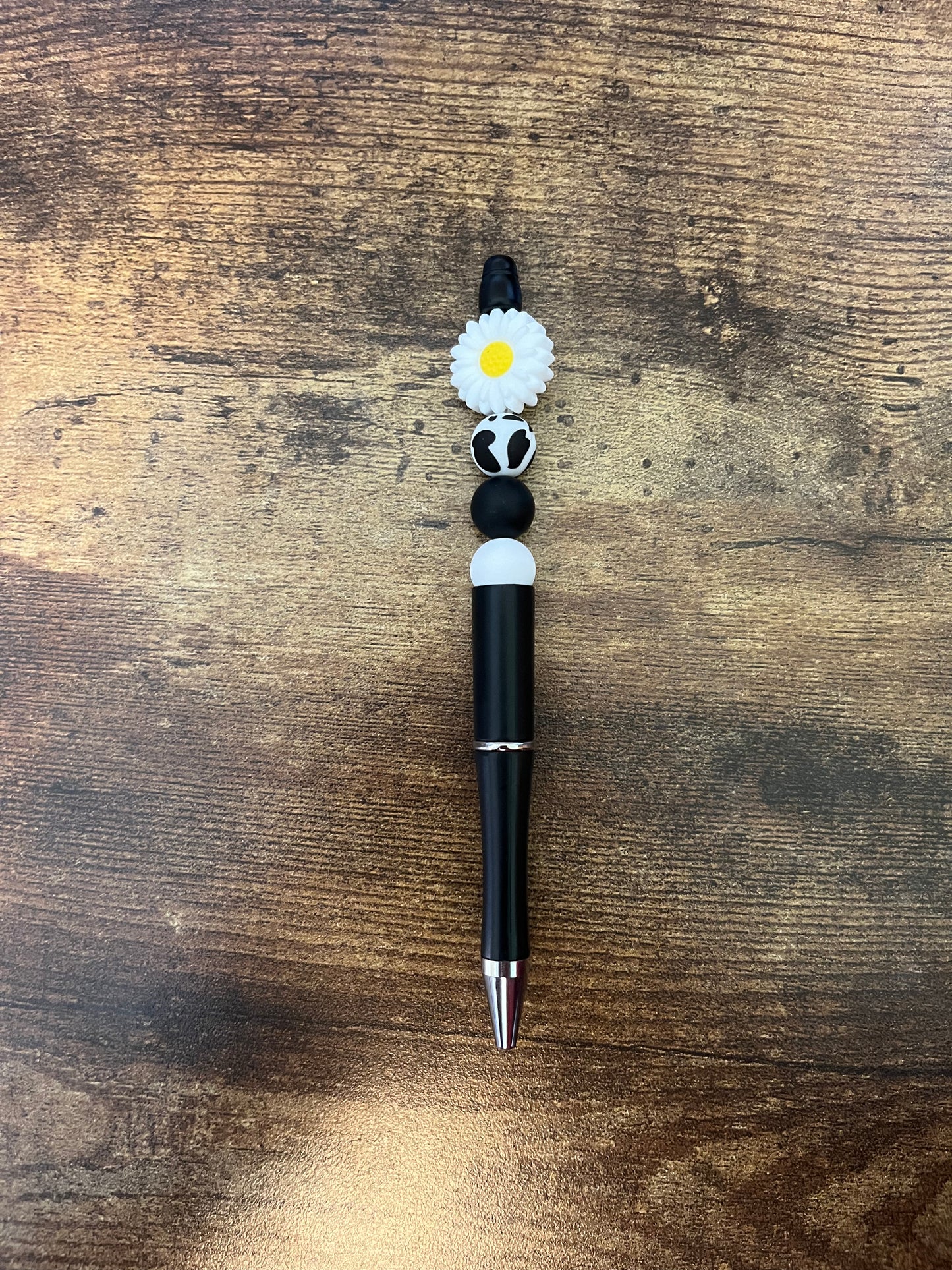 Cow and white daisy pen