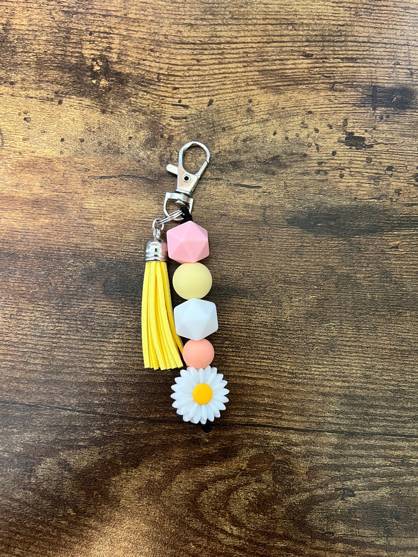 Small daisy keychain